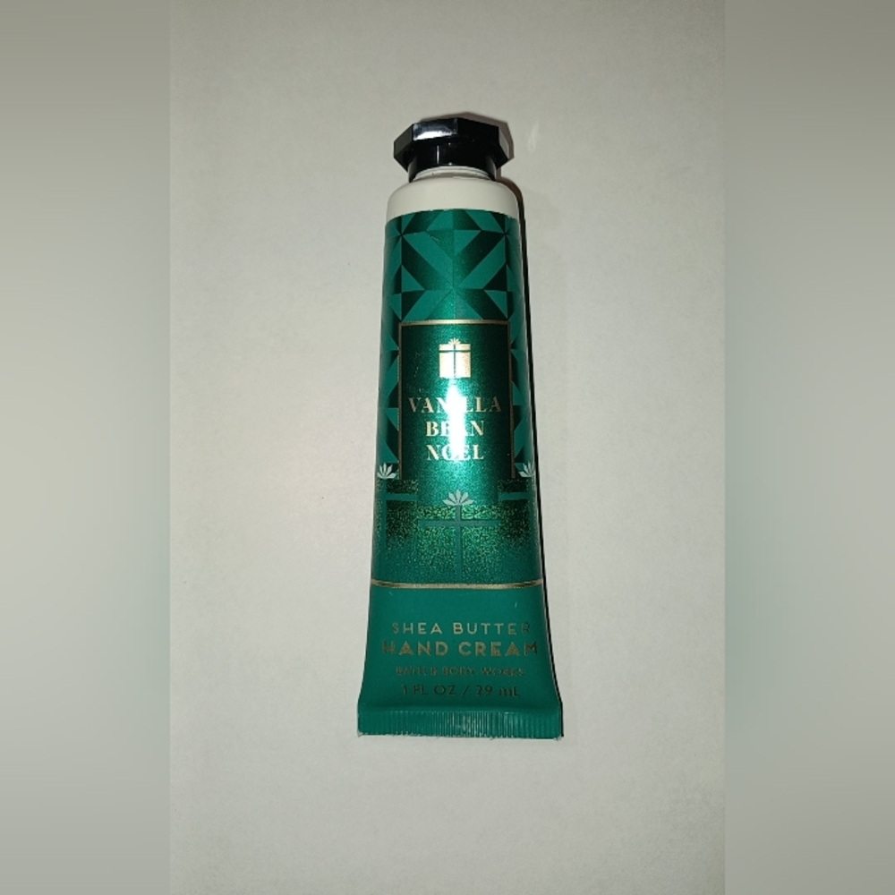 Bath & Body Works Vanilla Bean Noel Shea Butter Hand Cream NWT